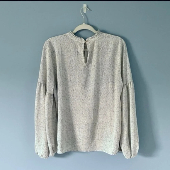 Vince Camuto Blouse mini polka dot print Size Medium puff sleeve 14504 - Picture 2 of 5